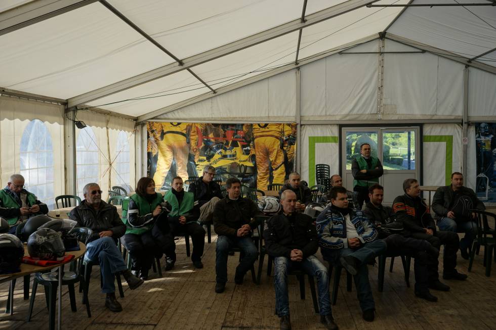 Perfectionnement moto : freinage et trajectoire Lyon 69 Rhône