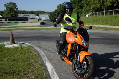 COURS DE PERFECTIONNEMENT MOTO